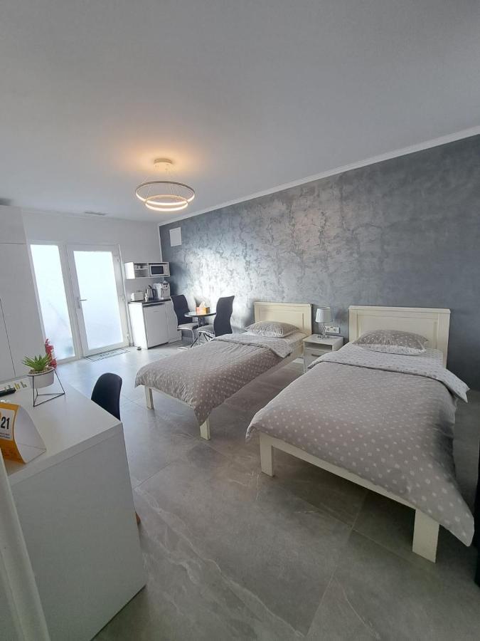 Kevin&Jessica Rooms Giarmata Exterior foto